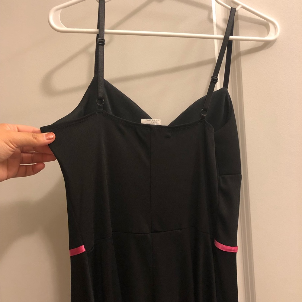 💋Cute Little Black Dress with Pink Flower Detail - Picture 5 of 8